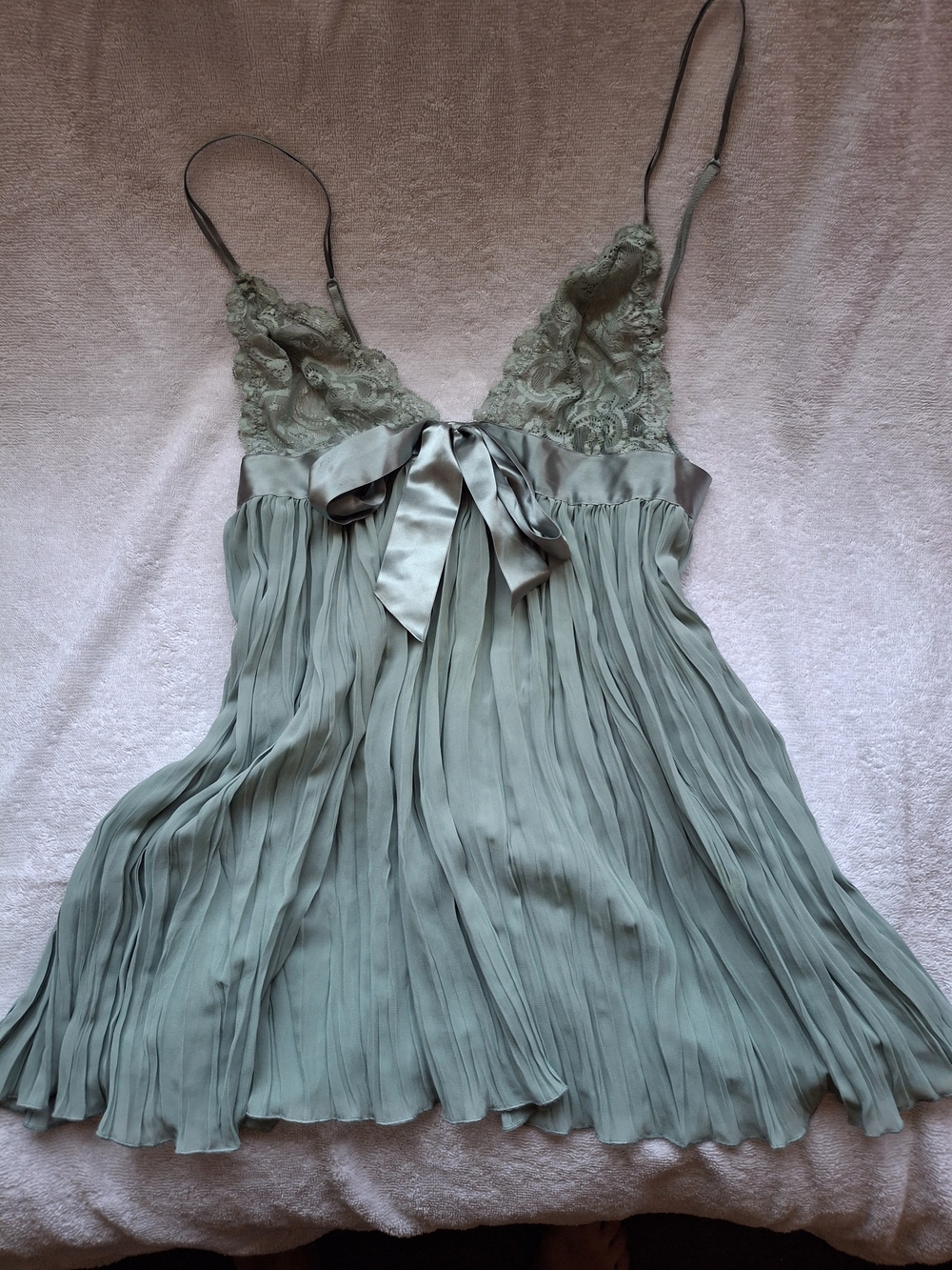 Victoria's Secret Sage Green Lace-Trim Pleated Chemise  Satin Bow Vintage Sz S